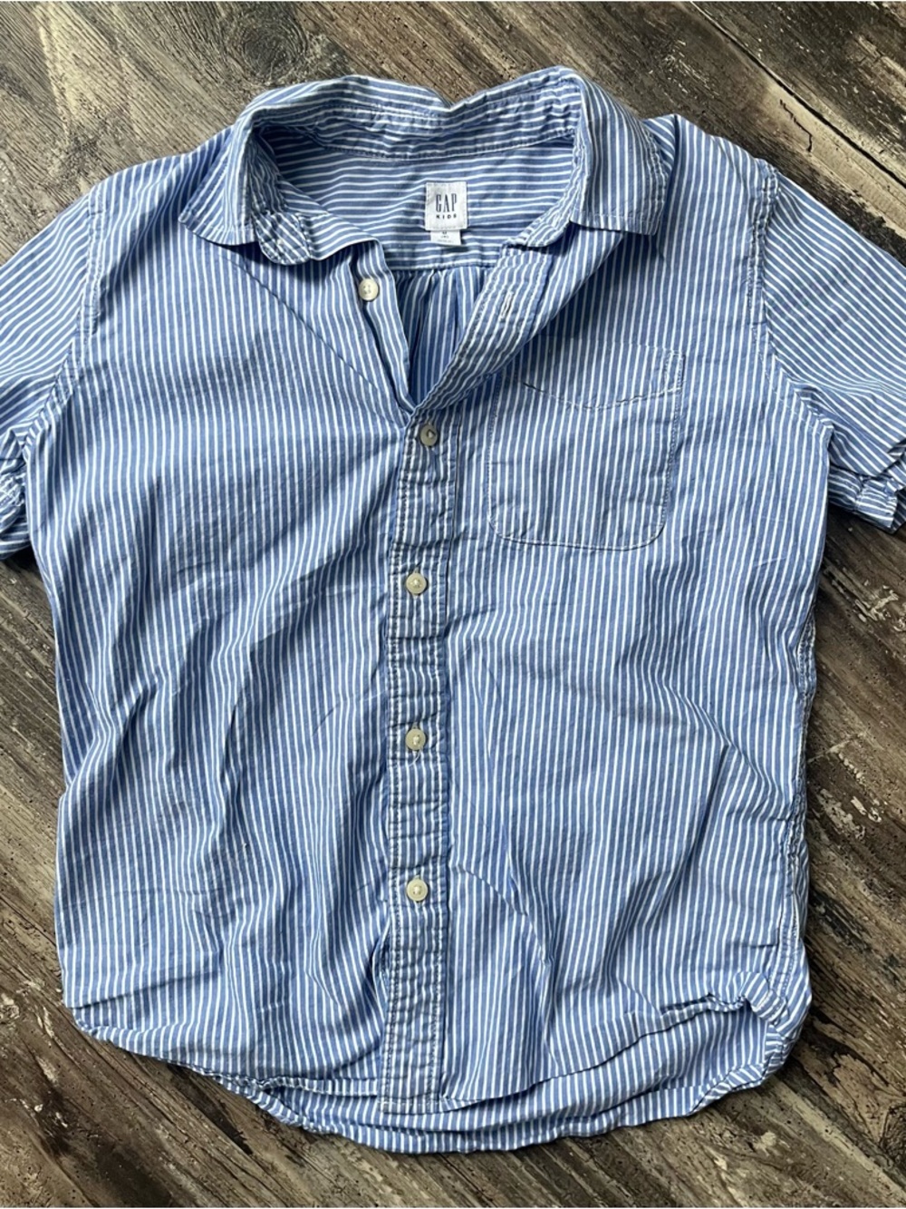 GAP Kids Boys Size 8 Blue and White Thin Stripe Short-Sleeve Button-Down Shirt